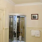 לינה וארוחת בוקר Cannaway House מקרום